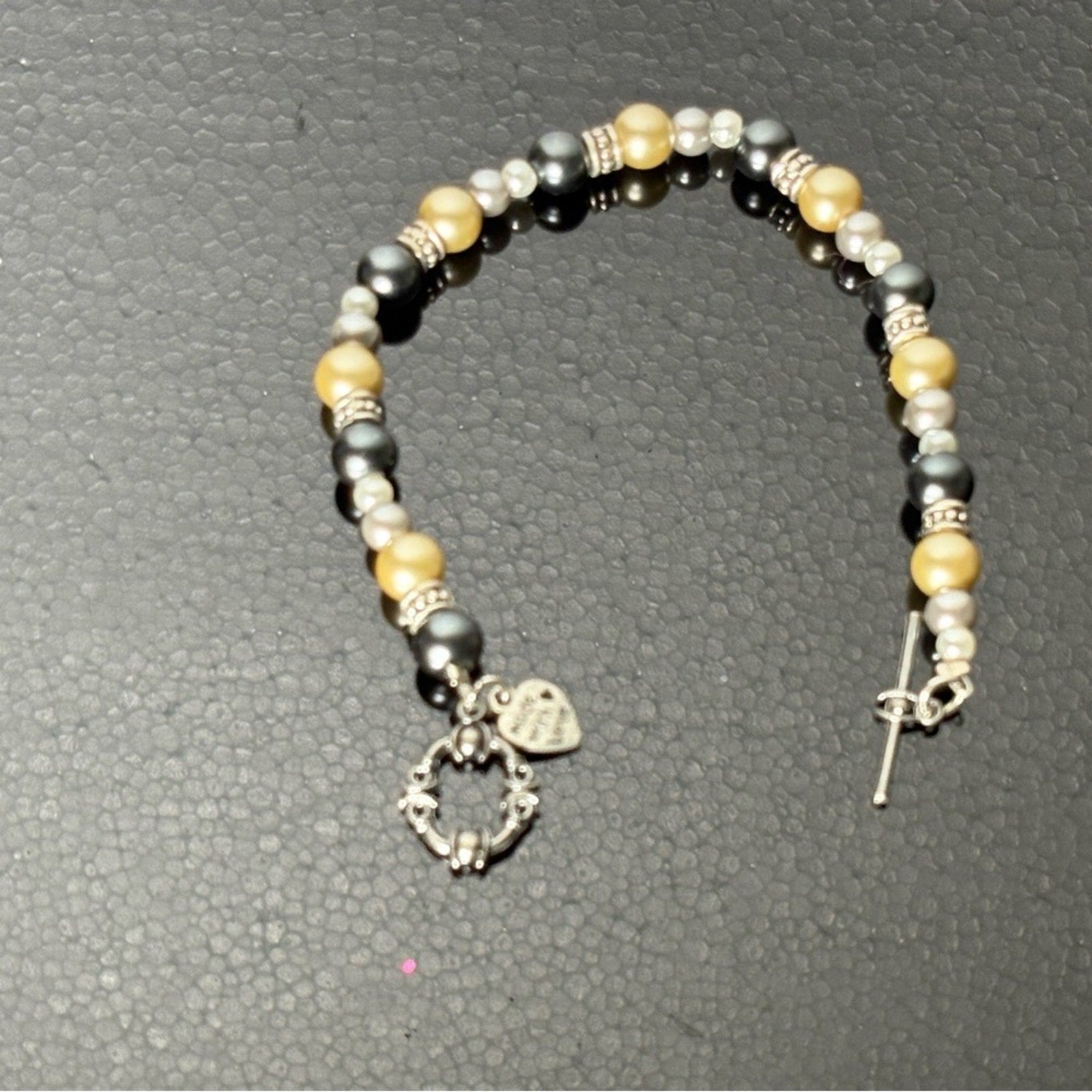 🖤Hand-Beaded Pearl & Black Bracelet – NWOT🖤🔖