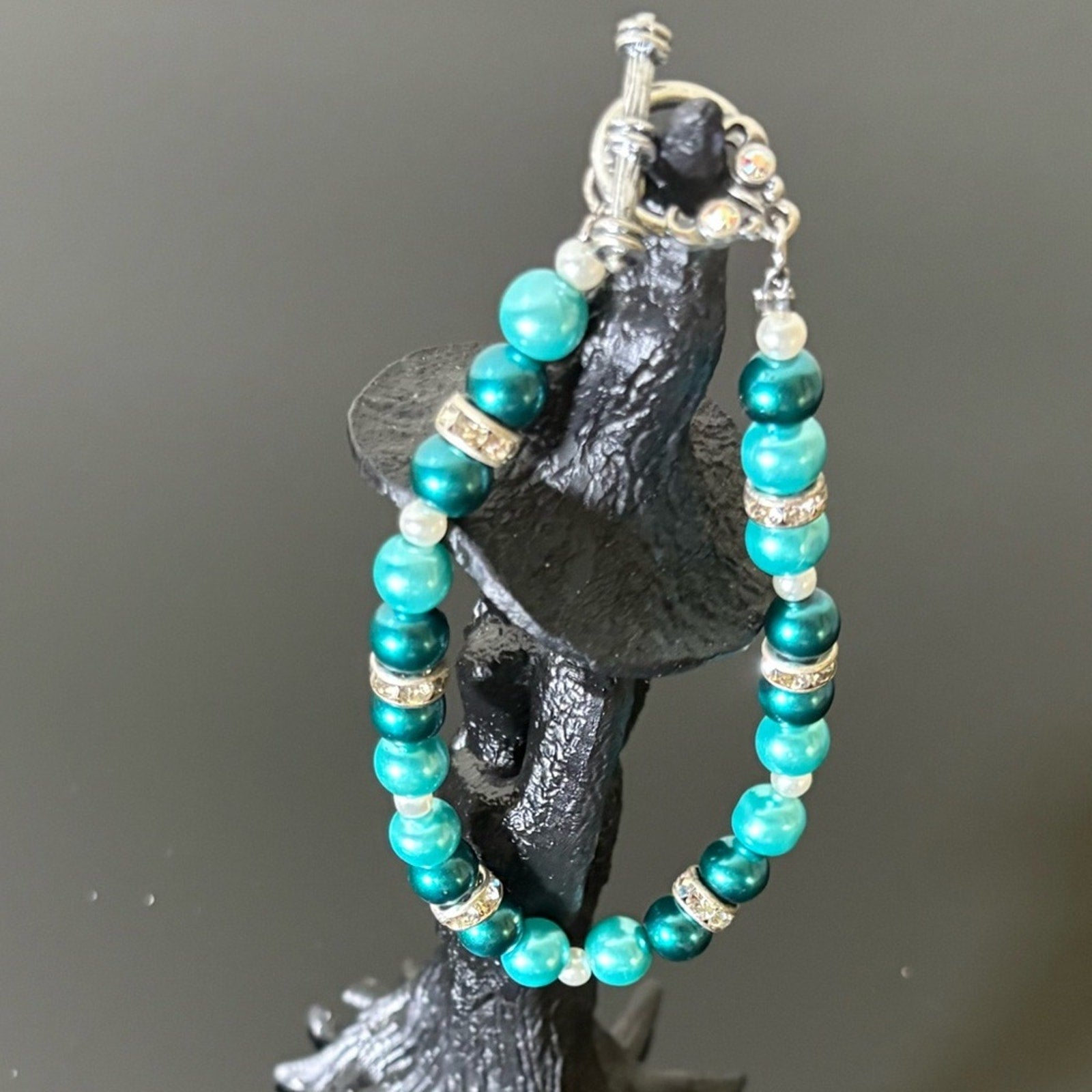 Handmade Teal & Pearl Beaded Bracelet — NEW WITHOUT TAGS 🏷️