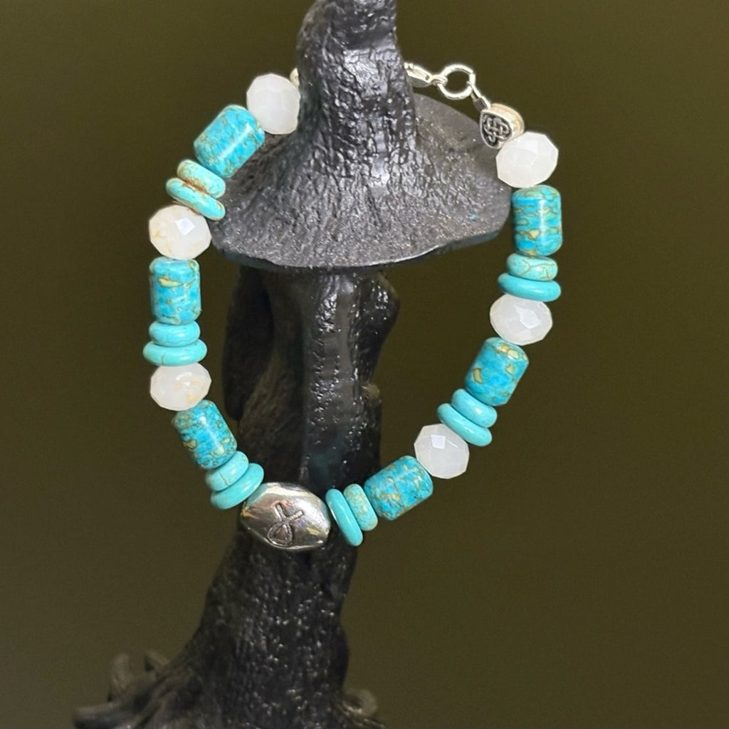 Handmade Turquoise & White Beaded Bracelet — NEW WITHOUT TAGS 🏷️