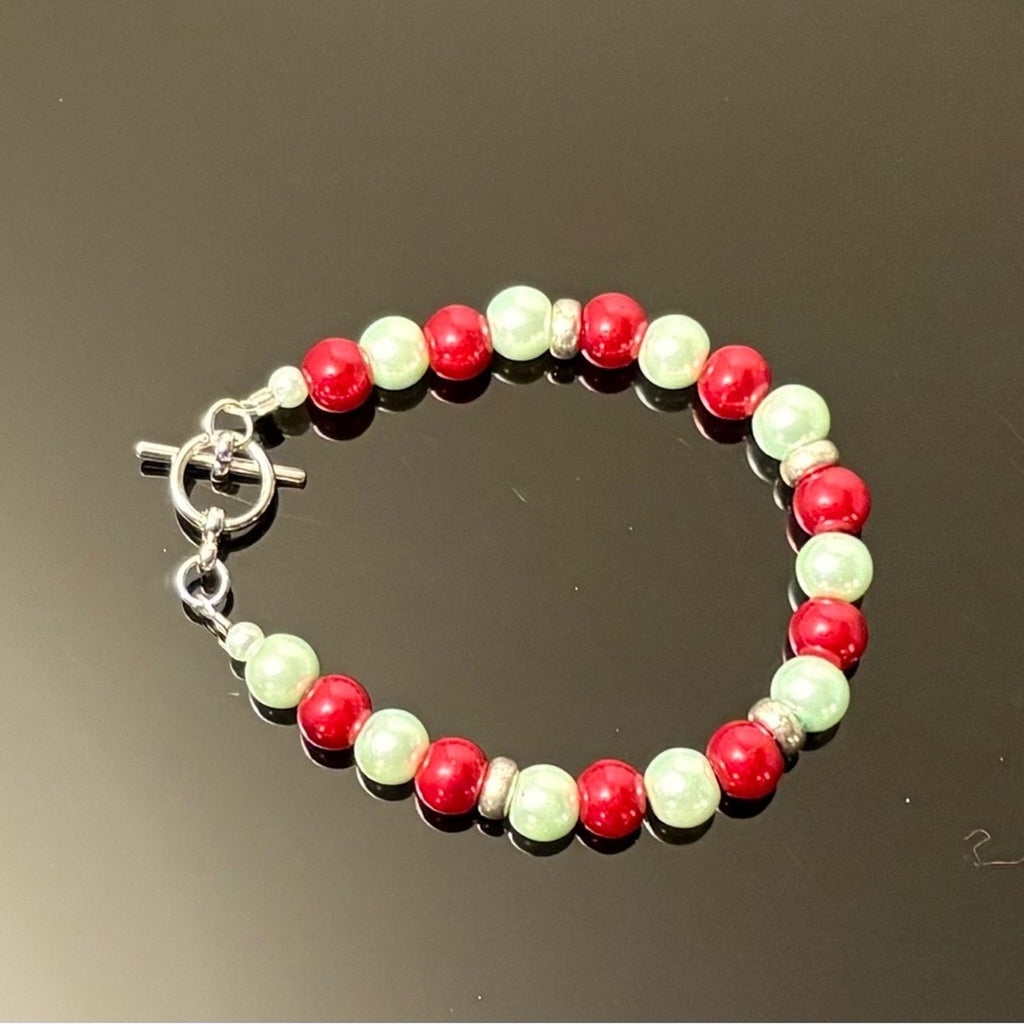 🎄 Red & Mint Pearl Beaded Bracelet