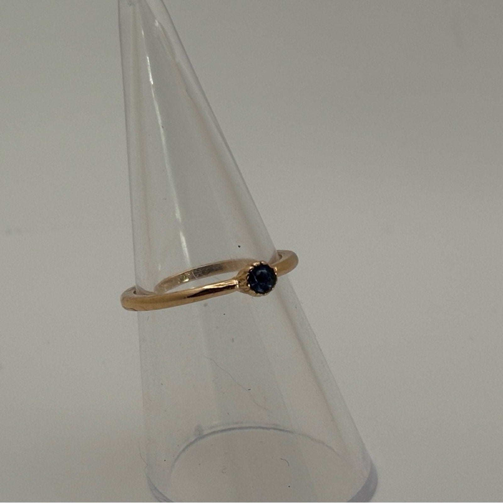 ✨ Minimalist Gold Tone Ring with Blue Stone – New ✨