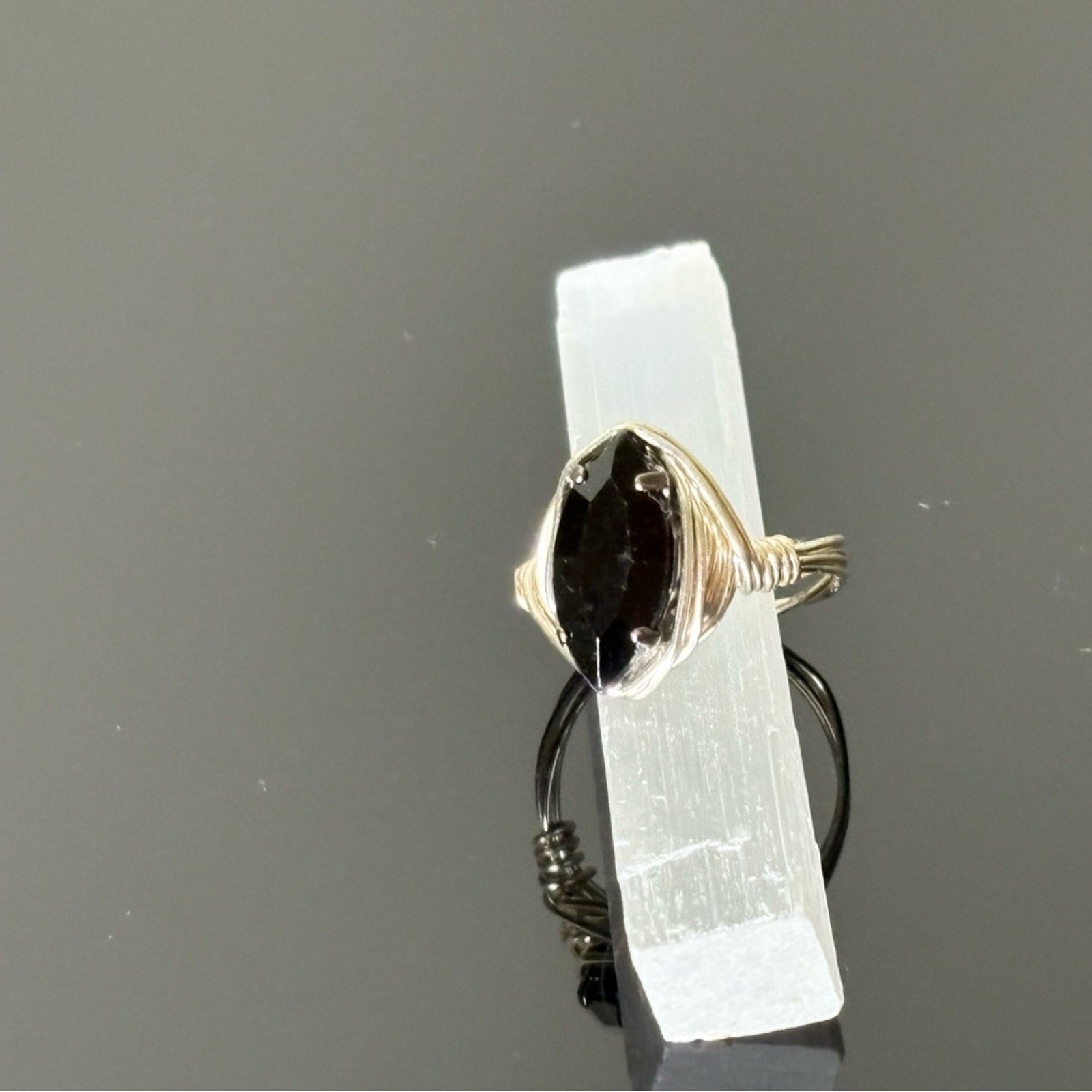 🖤 Handmade Wire-Wrapped Ring – Black Marquise Gemstone – Silver Tone 🖤
