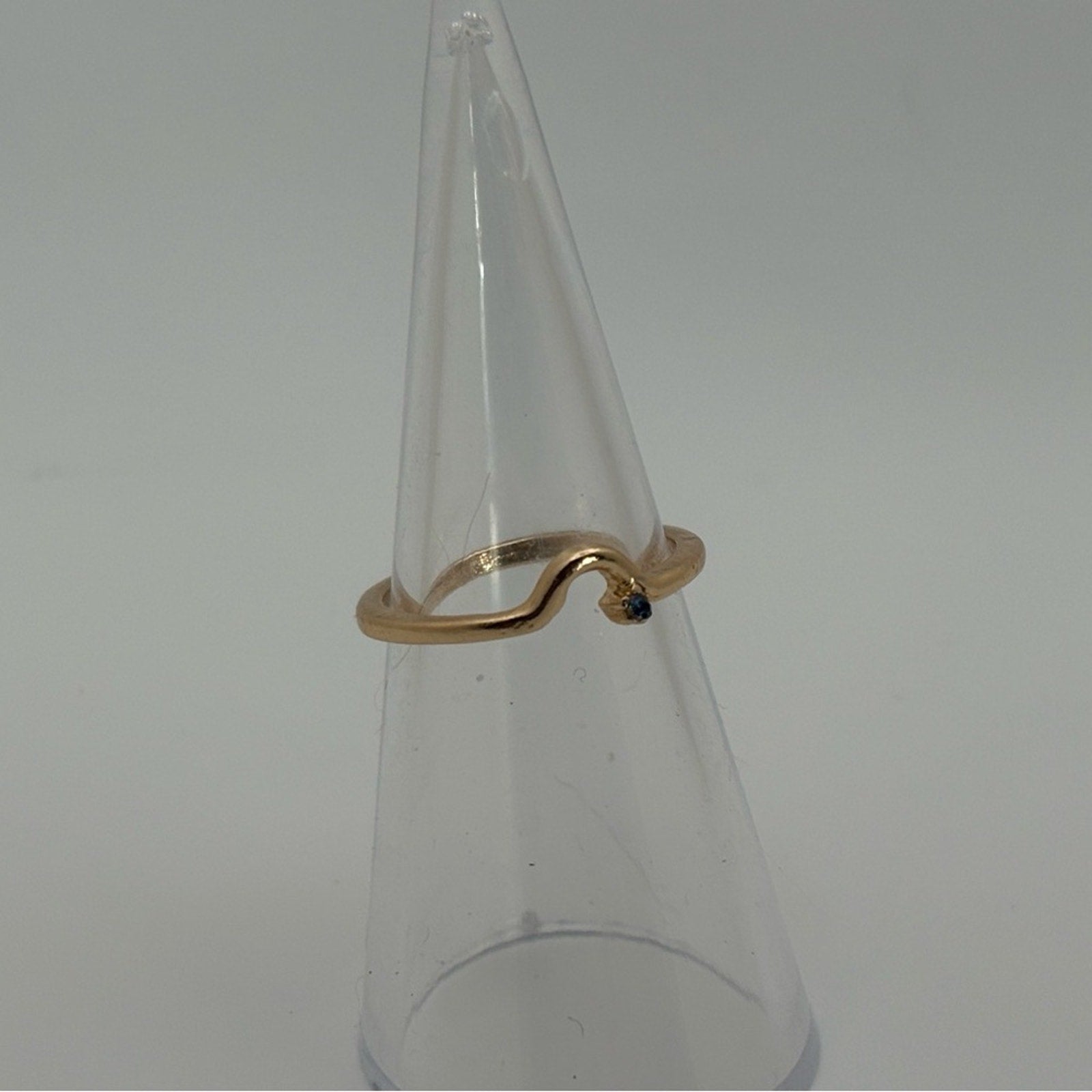 ✨ Gold Tone Wave Ring with Blue Accent Stone – New ✨