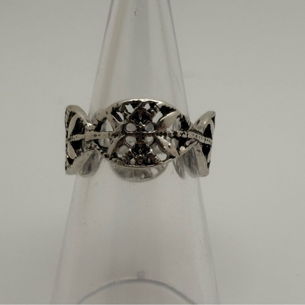 Vintage Style Silver Tone Floral Filigree Ring