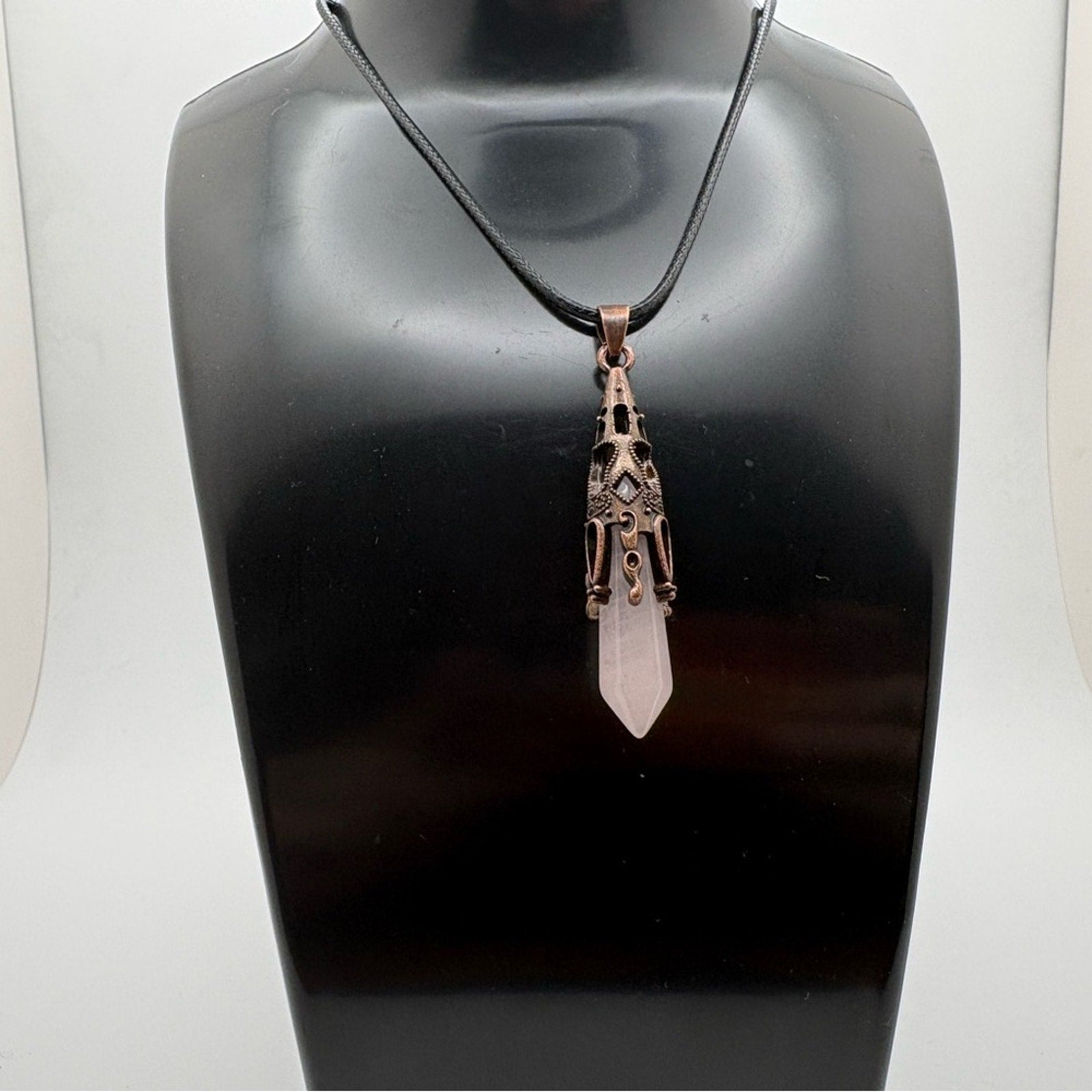 ✨ Rose Quartz Crystal Point Pendant Necklace – Vintage Style Setting ✨