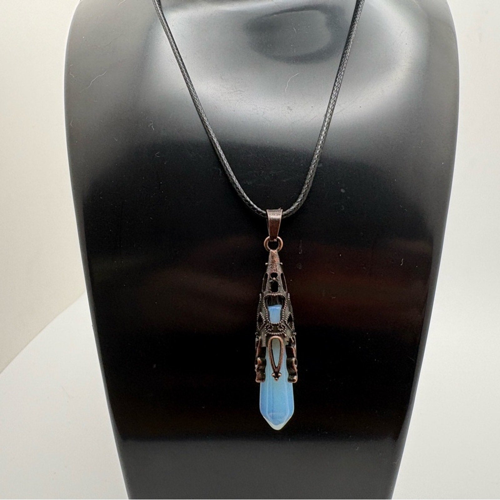 ✨ Opalite Crystal Point Pendant Necklace – Vintage Style Setting ✨