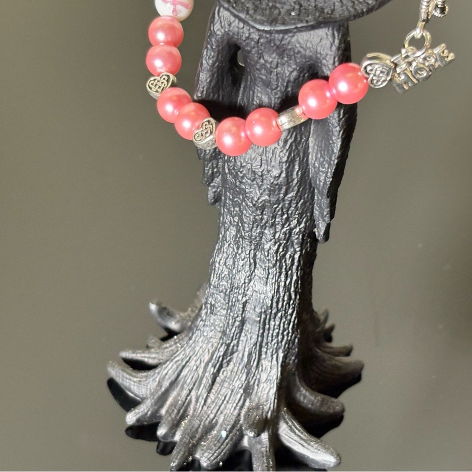 Handmade Pink Beaded Charm Bracelet — NEW WITHOUT TAGS 🏷️