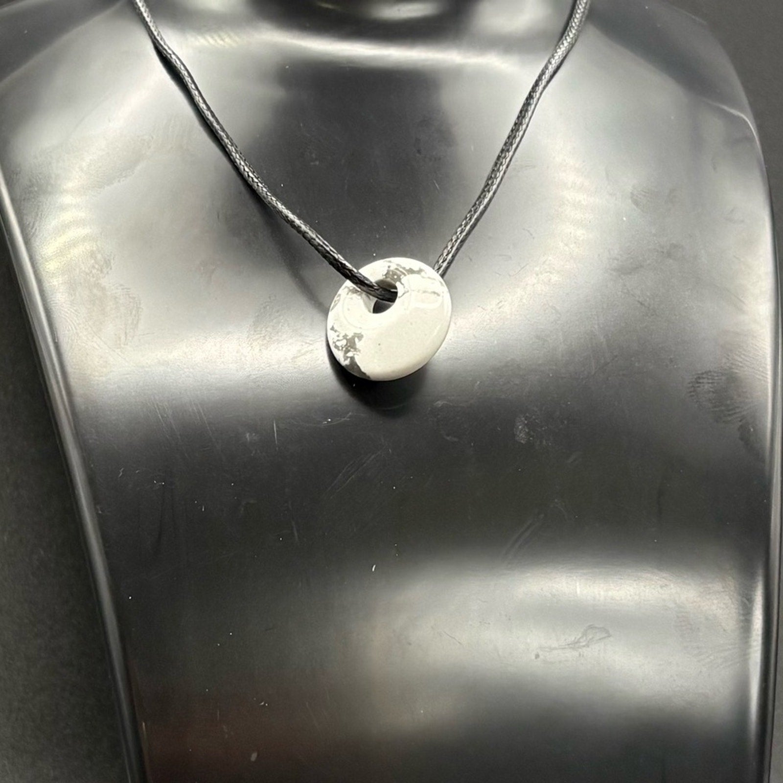 🤍 White Howlite Donut Pendant Necklace 🤍
