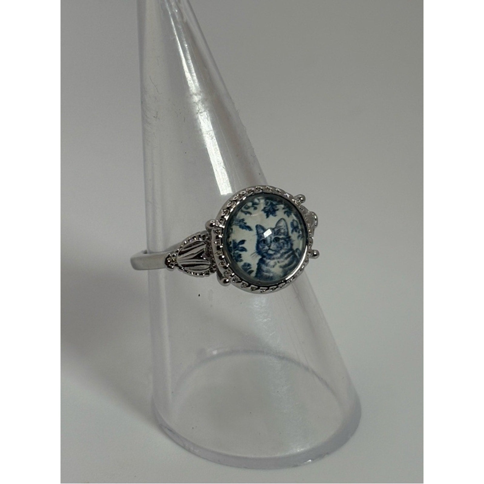 !Last one!Vintage Style Cat Cameo Ring Blue & White / Cottagecore Jewelry