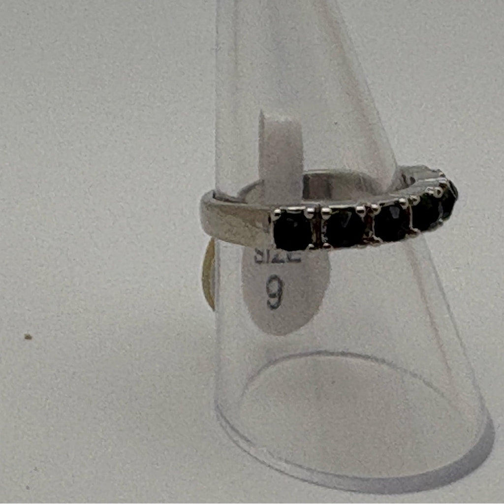 Emerald Green Stone Band Ring – Silver Tone