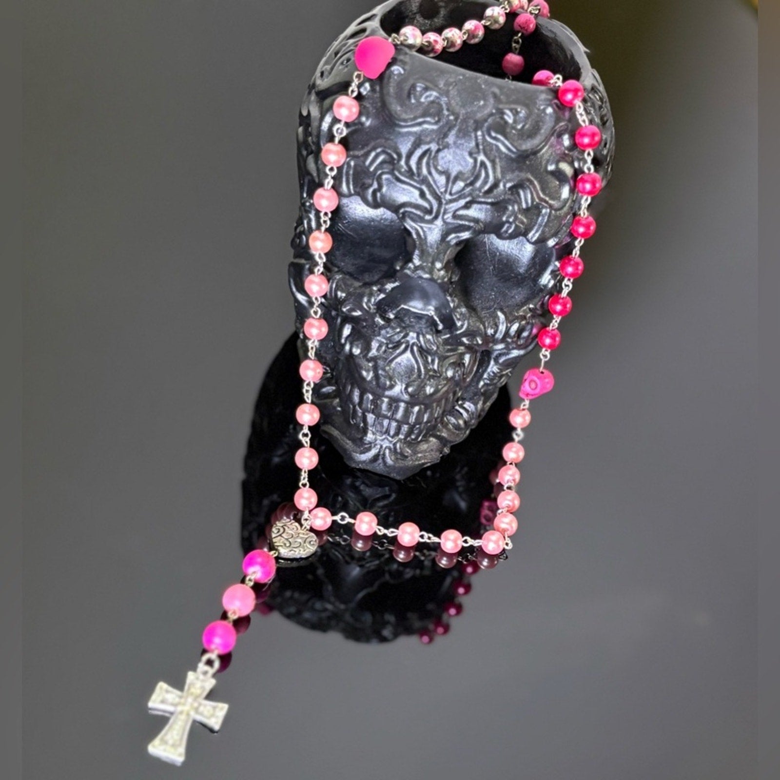 Handmade Pink Beaded Skull & Crucifix Necklace — NEW WITHOUT TAGS 🏷️