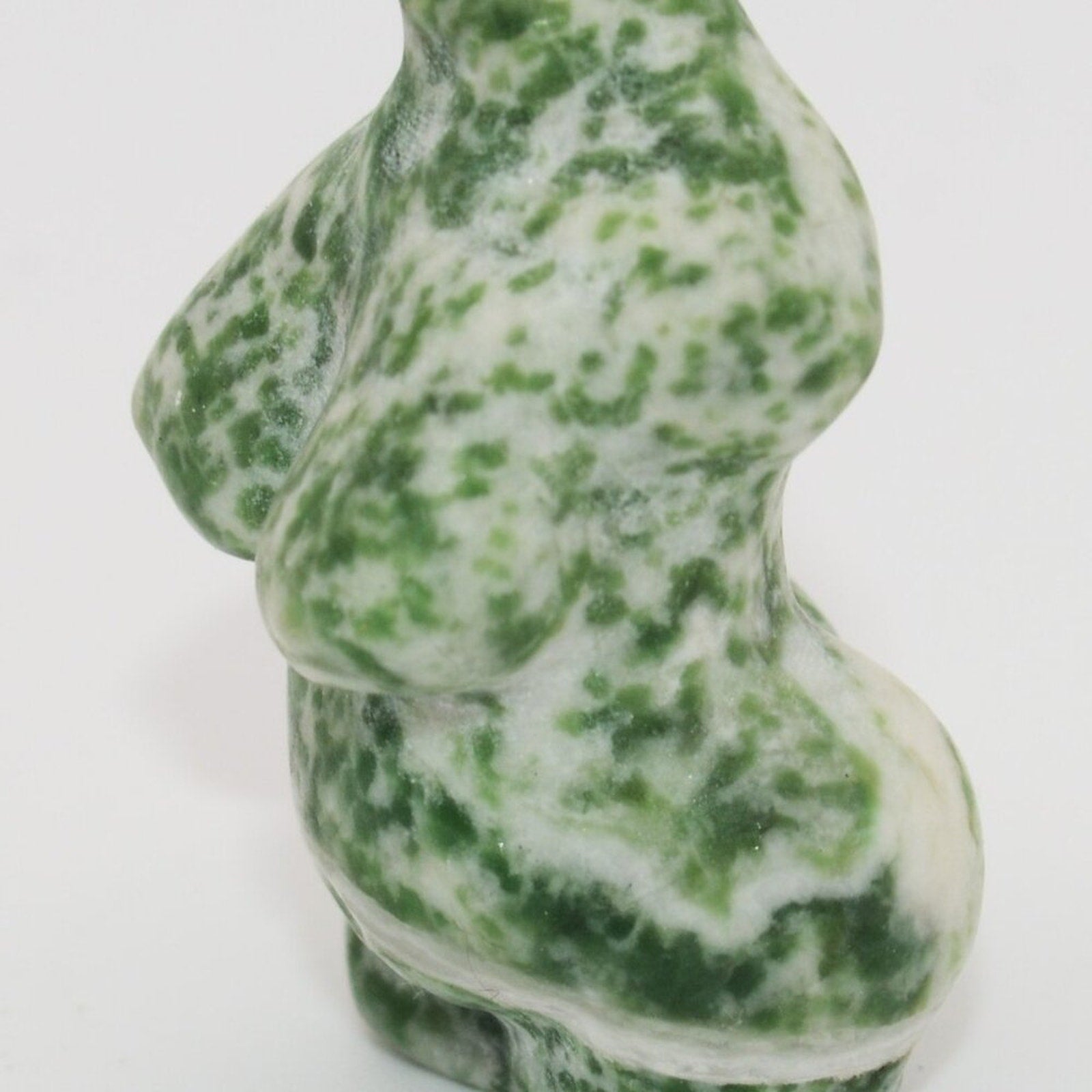 💚 Tree Agate Mini Goddess Carving – Approx. 1 Inch