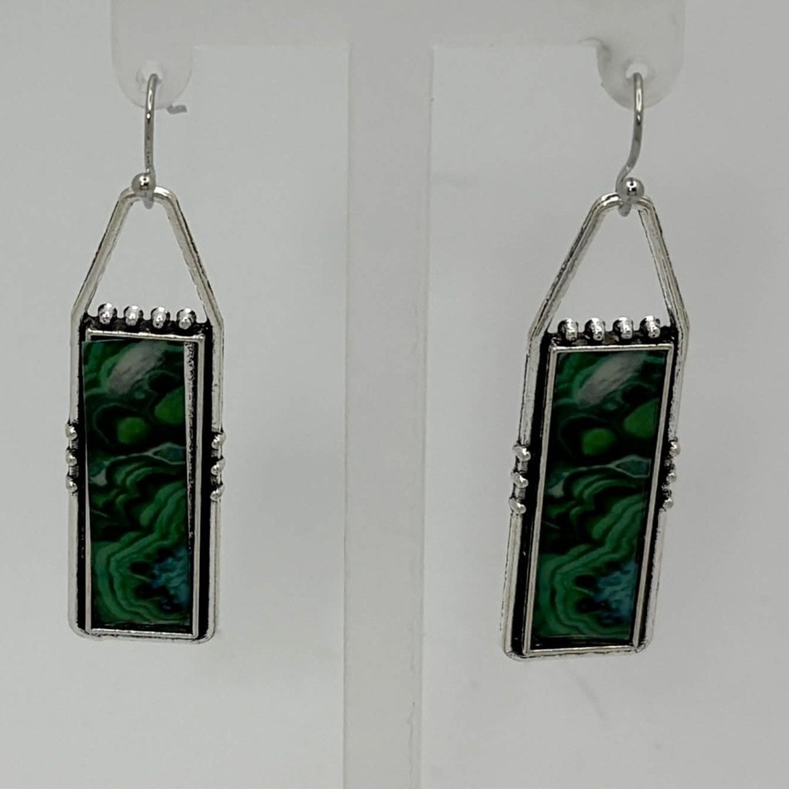 Geometric Green Stone Drop Earrings – Silver Tone Statement Earrings💚💚