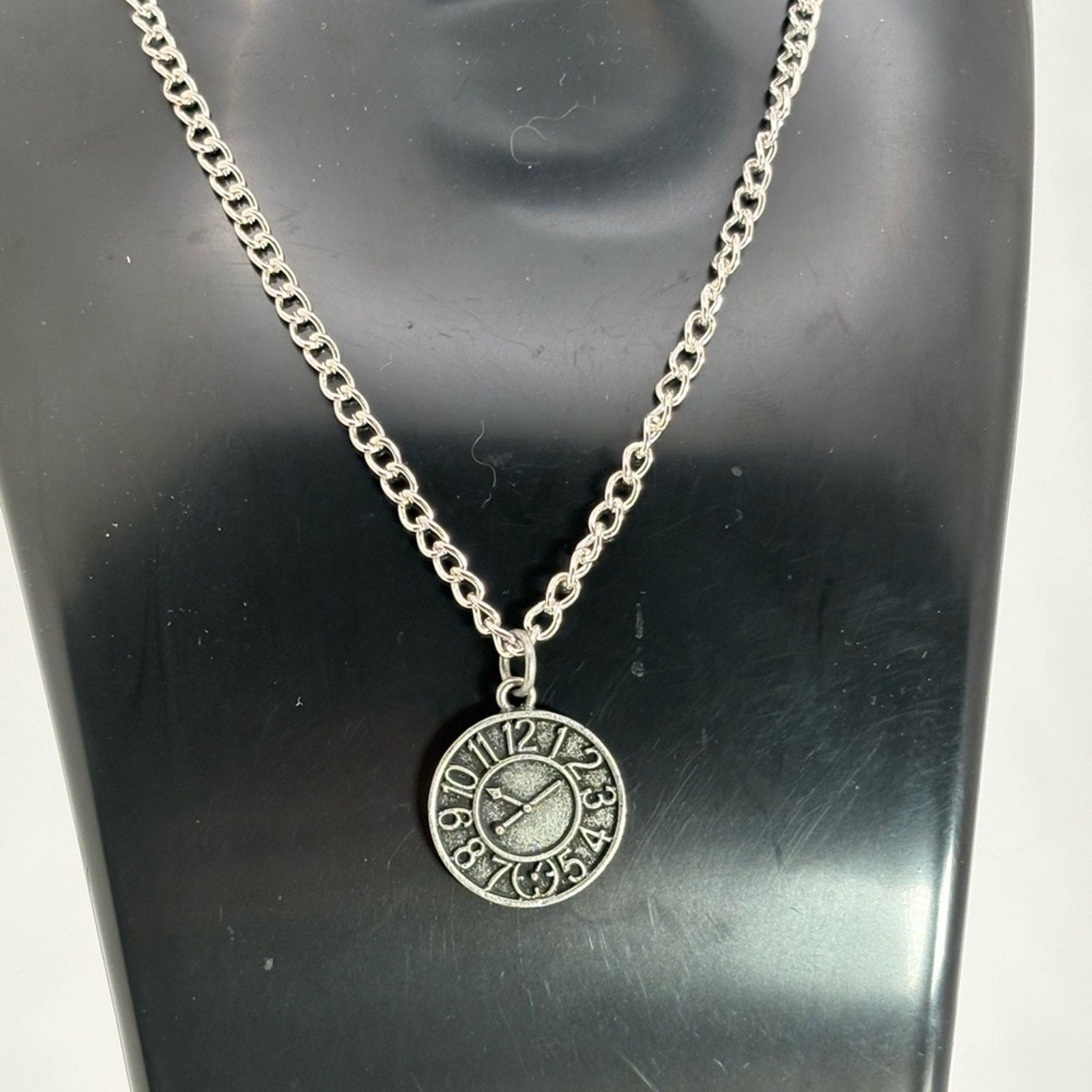 🕰️ Silver Tone Clock Pendant Necklace – New