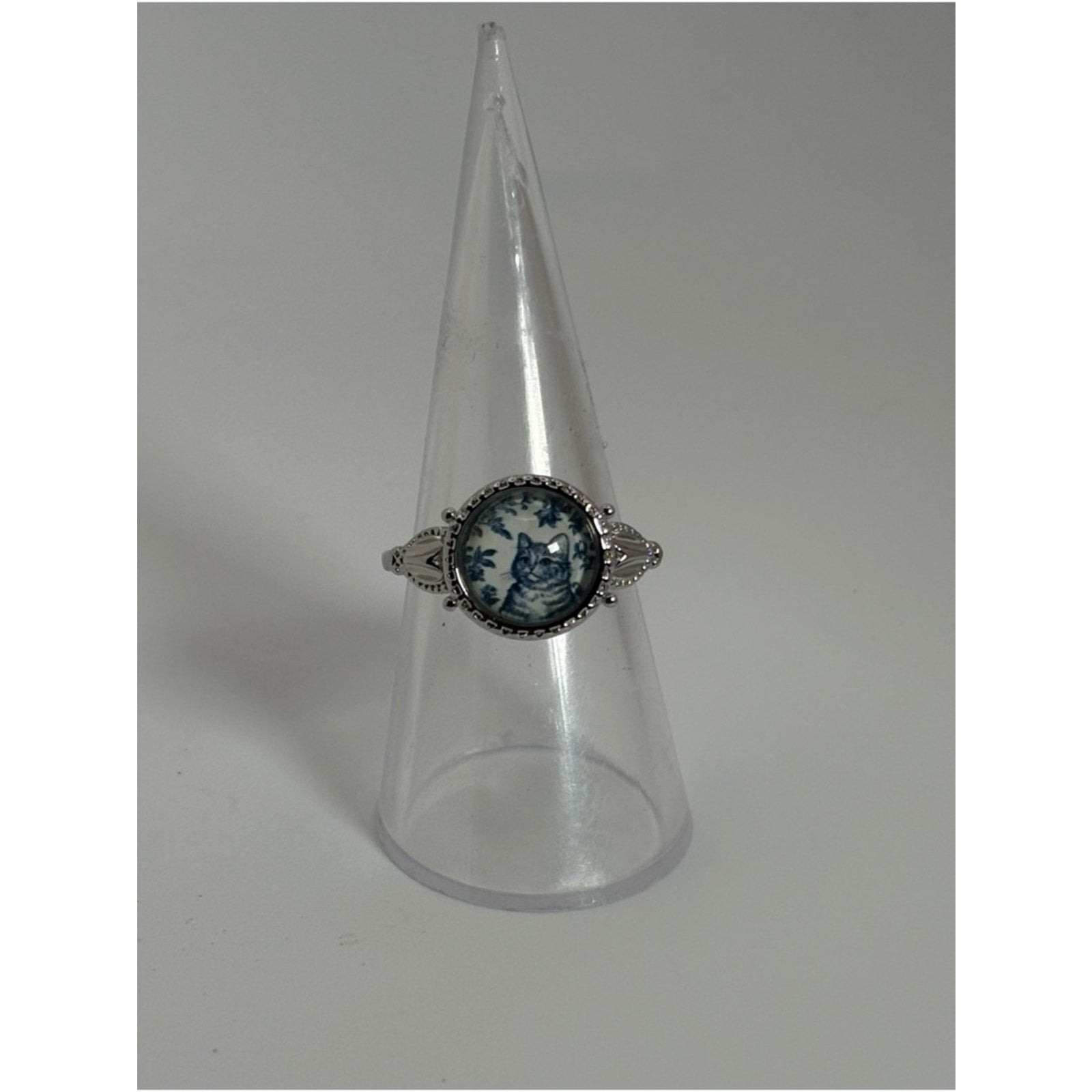 !Last one!Vintage Style Cat Cameo Ring Blue & White / Cottagecore Jewelry