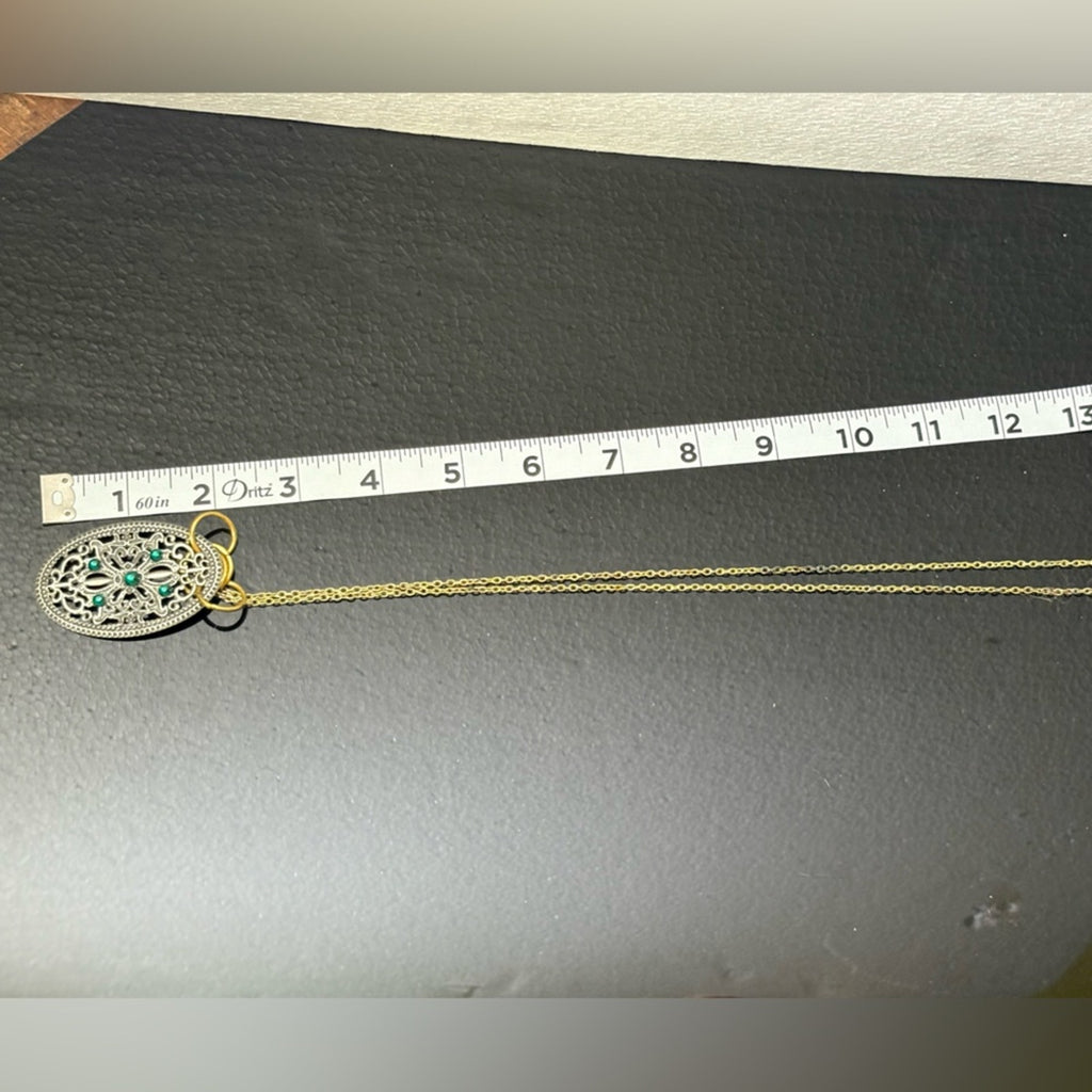 🍀Handmade Filigree Pendant Necklace — Green Crystal Accents🍀🔖
