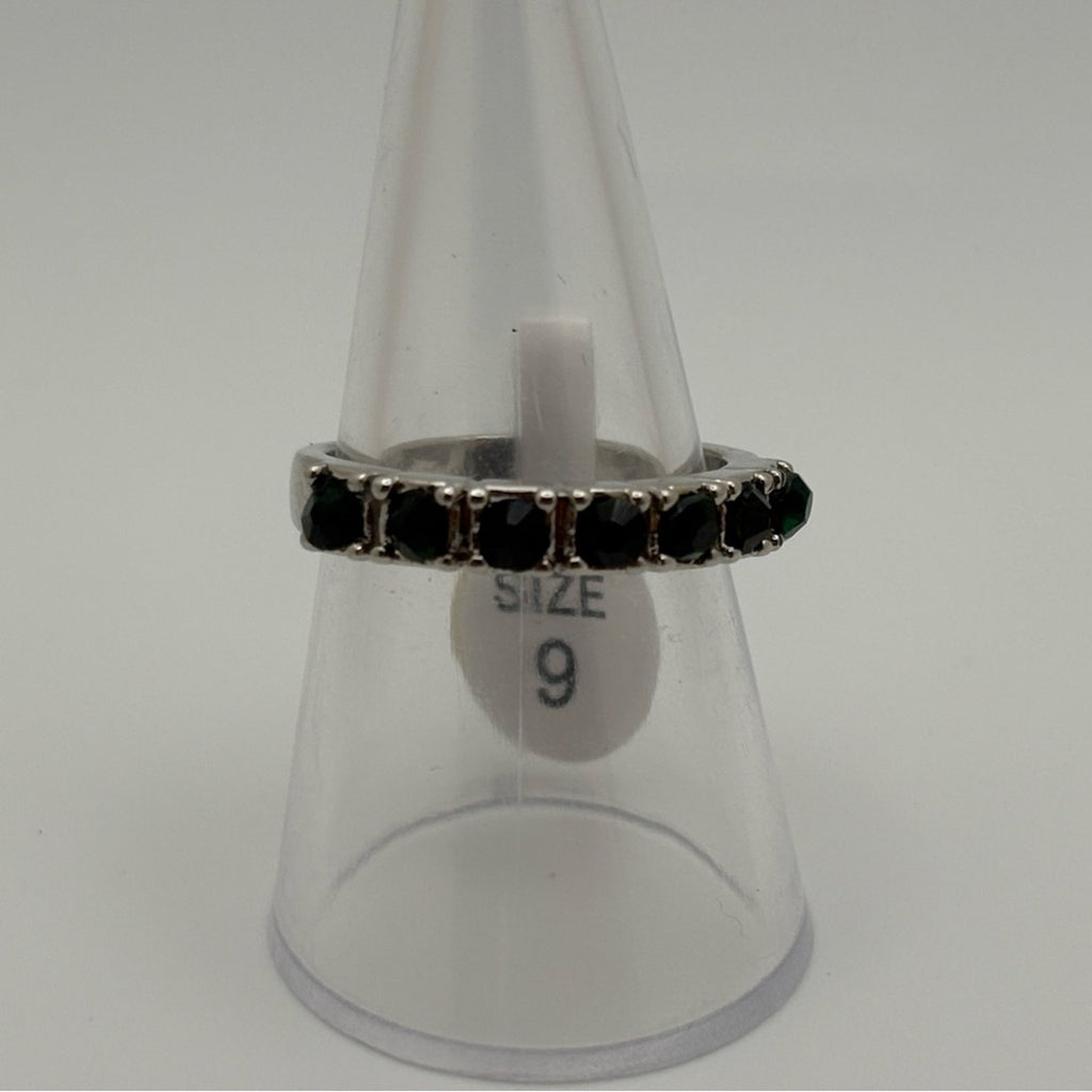 Emerald Green Stone Band Ring – Silver Tone