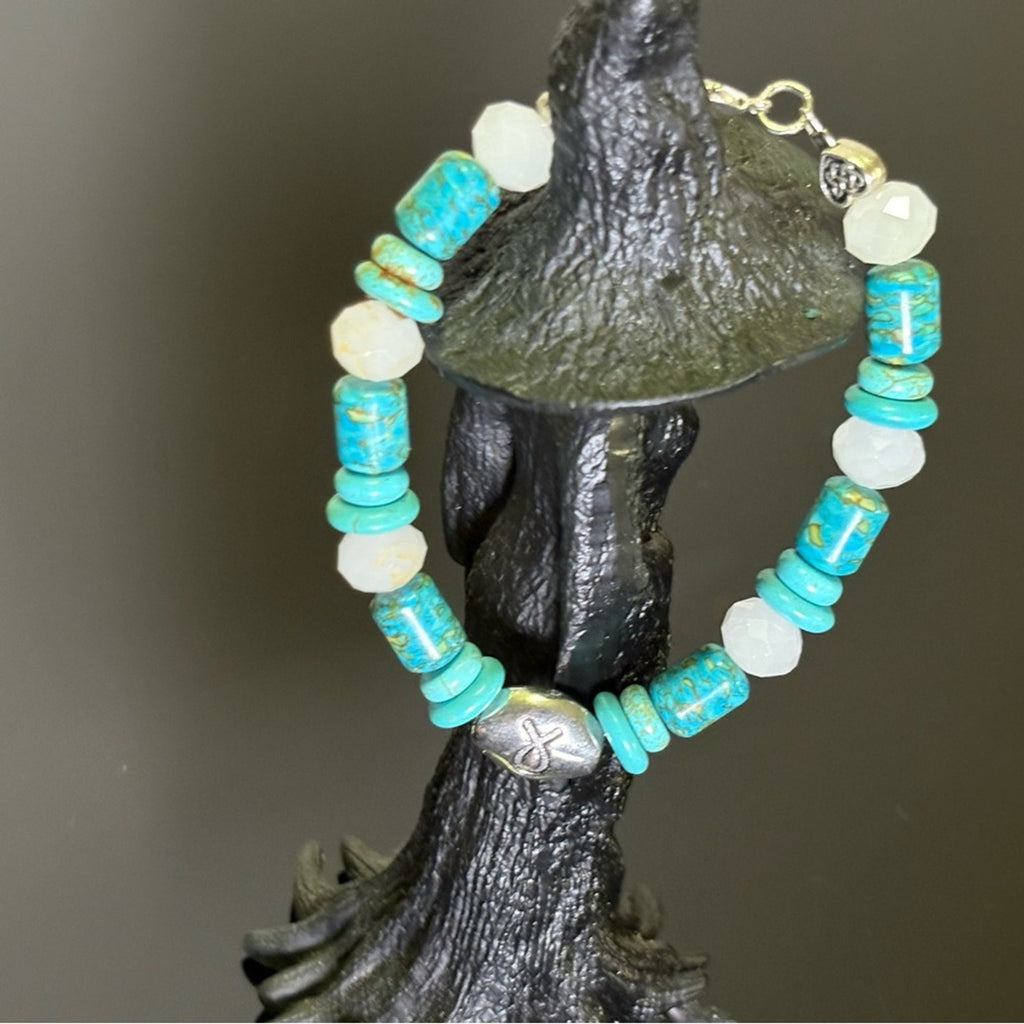 Handmade Turquoise & White Beaded Bracelet — NEW WITHOUT TAGS 🏷️