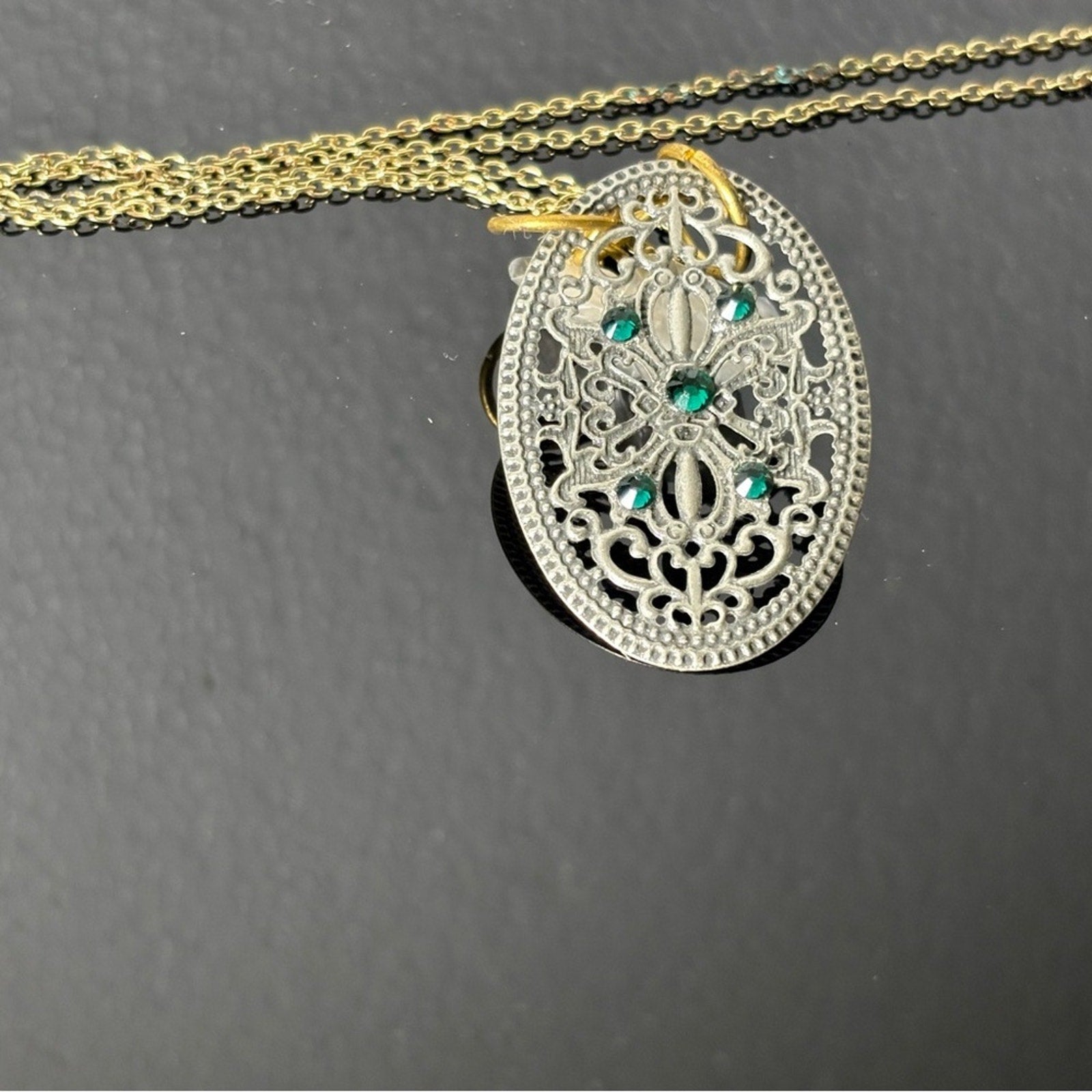 🍀Handmade Filigree Pendant Necklace — Green Crystal Accents🍀🔖