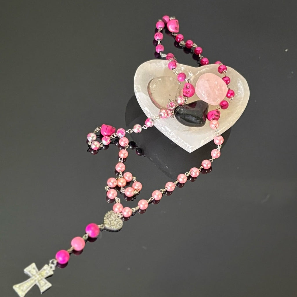 Handmade Pink Beaded Skull & Crucifix Necklace — NEW WITHOUT TAGS 🏷️
